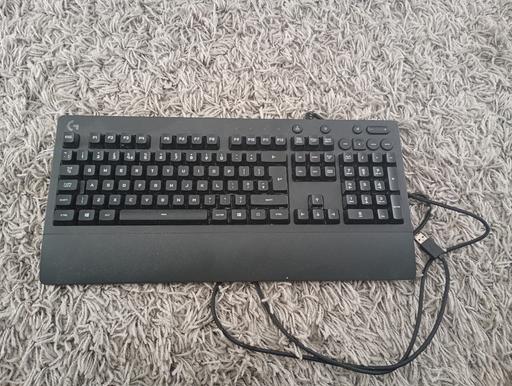  — black gaming keyboard