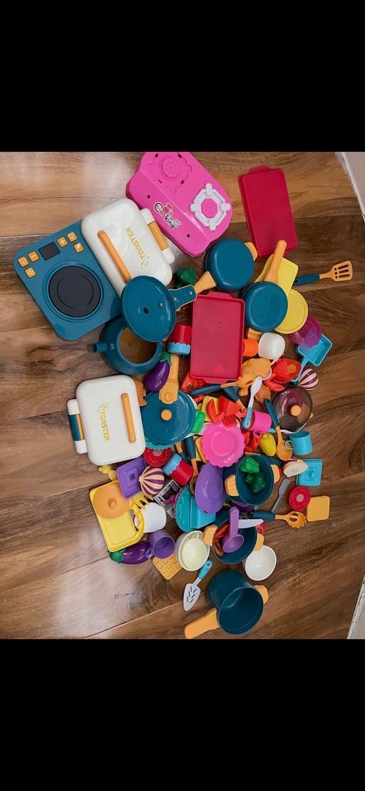 — Kitchen play set
