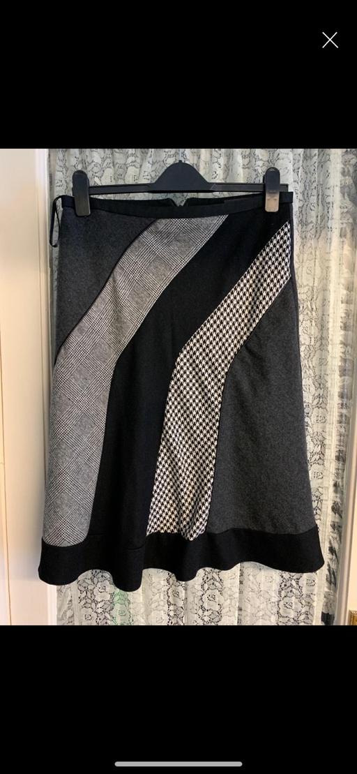  — Ladies skirt
