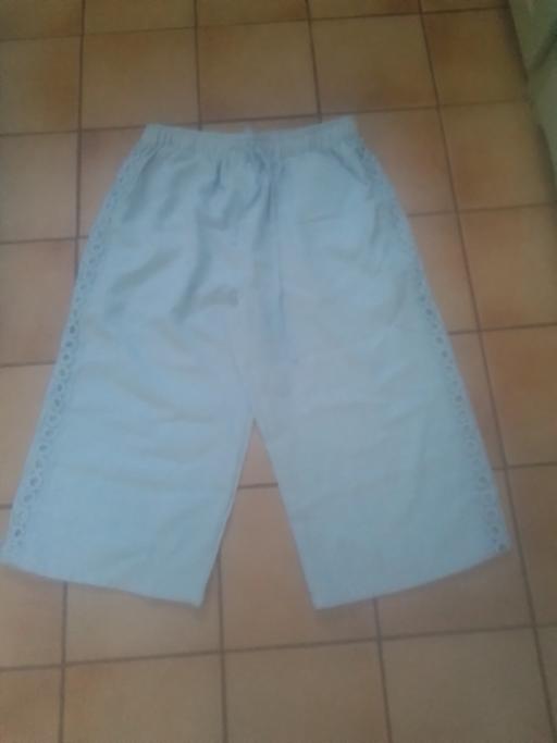  — BRAND NEW NO TAG LADIES 3/4 LEG TROUSES