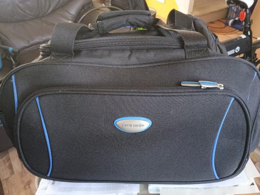 — Travel bag with handle n wheels.