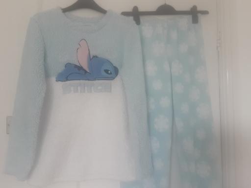  — Girls size 6-8 Stitch pyjamas