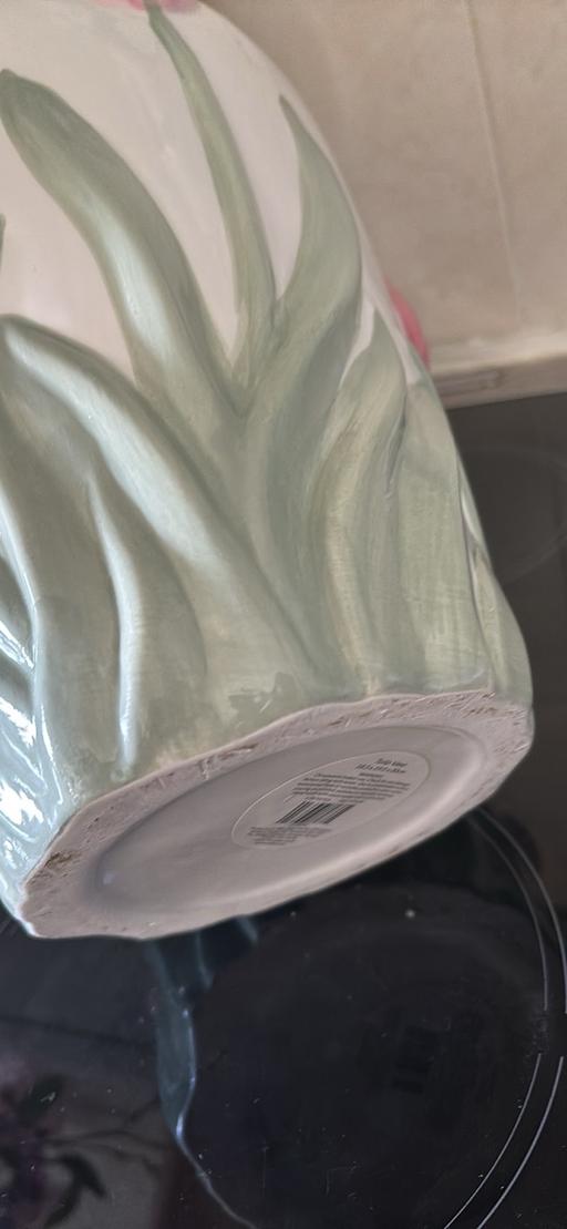  — Large pretty vase