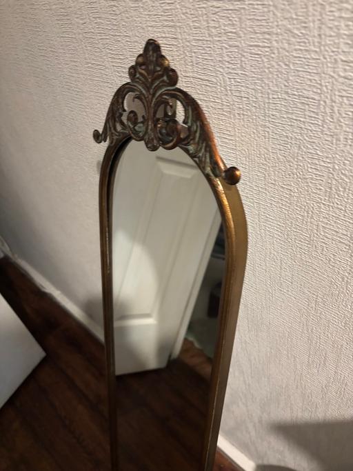  — Long mirror