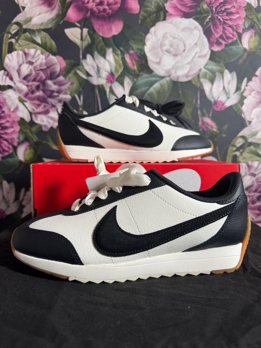  — BRAND NEW WOMENS NIKE TRAINERS