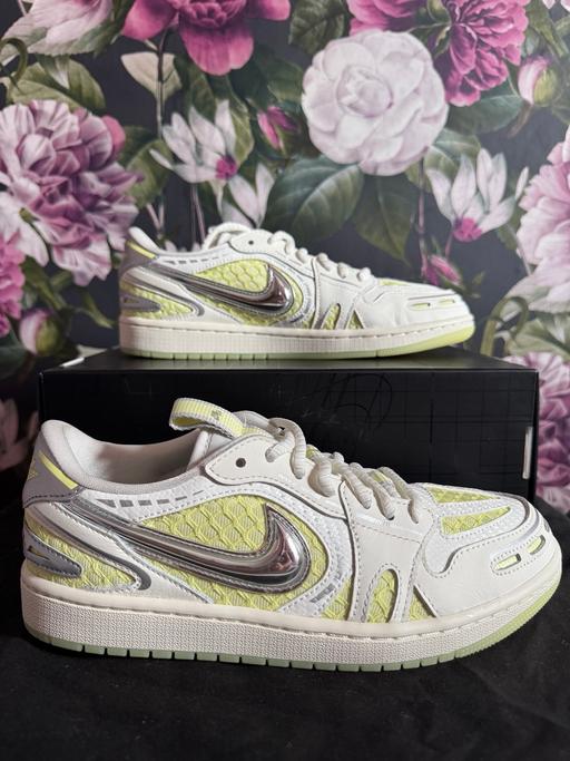  — BRAND NEW WOMENS NIKE JORDANS SIZE 5.5