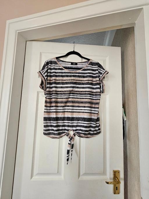  — Wallis summer top, size 16..NEW