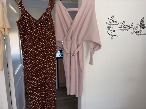  — Women’s dresses brown one new look