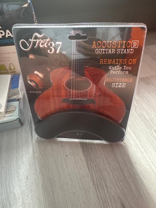  — Guitar stand