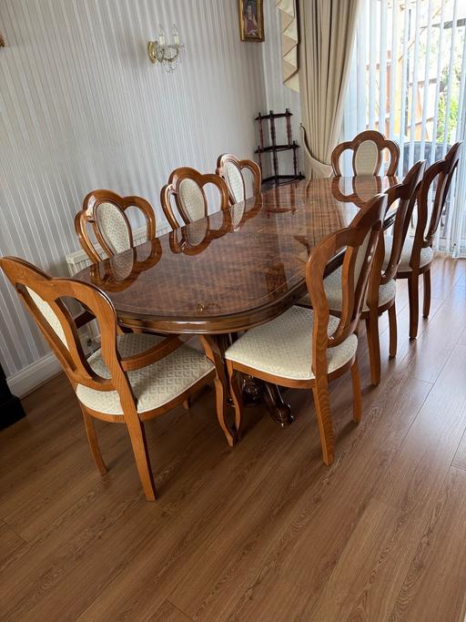  — Modern Extendable Dining Table & 8 Chairs