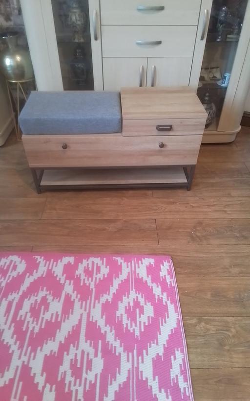  — STYLISH STORAGE SEAT