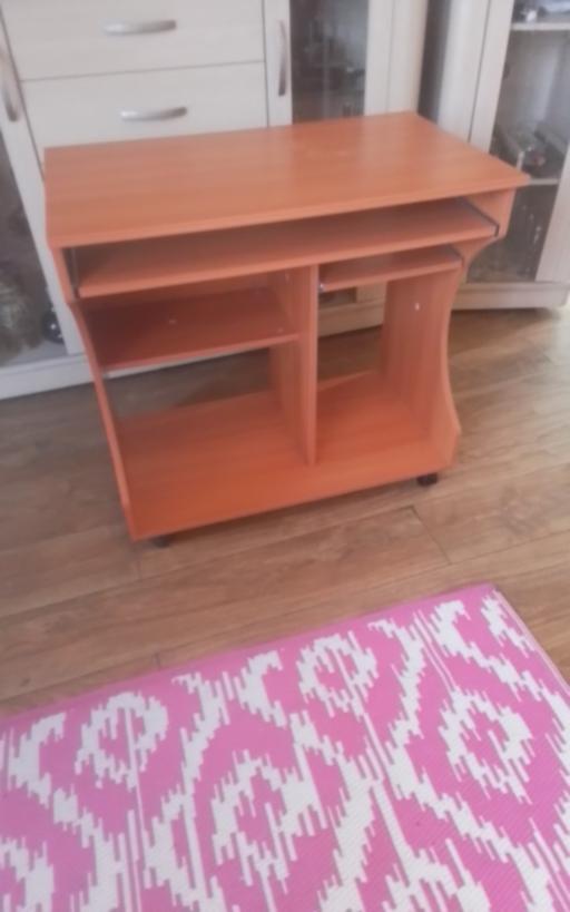  — MODERN DESK AND CHAIR