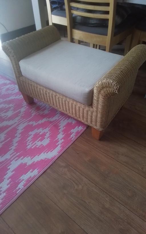  — STYLISH WICKER SEAT