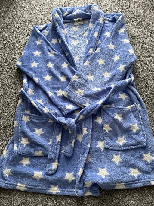  — Ladies short fluffy dressing gown