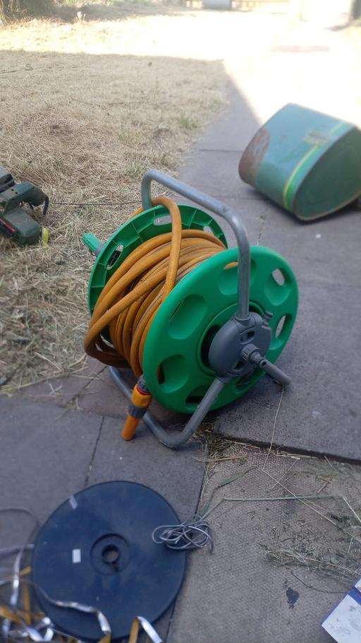  — 25 litre hose lock reel and hose
