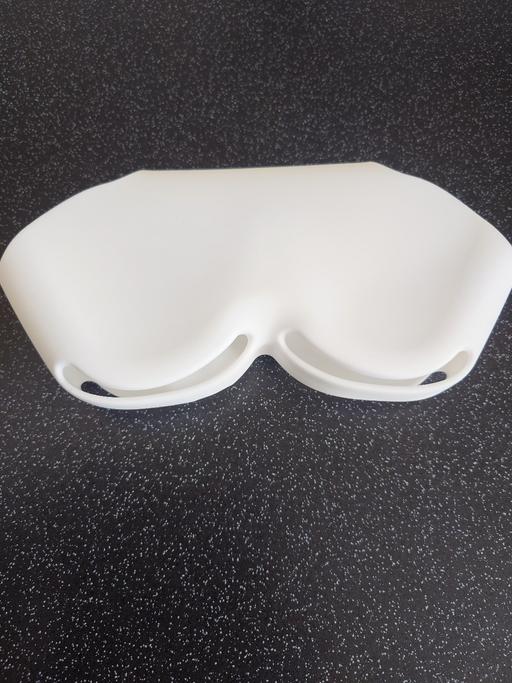  — White silicone airpods max case