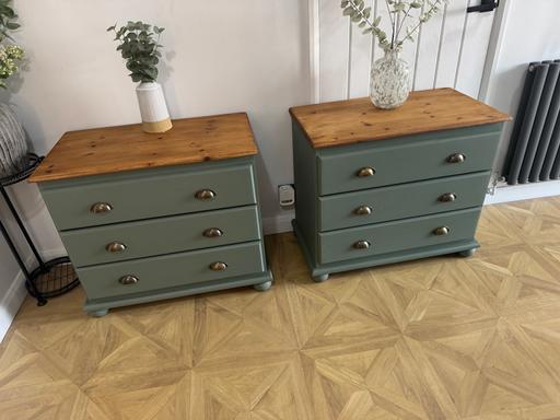  — Pair of pine drawers
