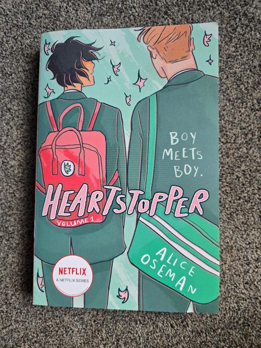  — Heart Stopper - Alice Oseman paperback