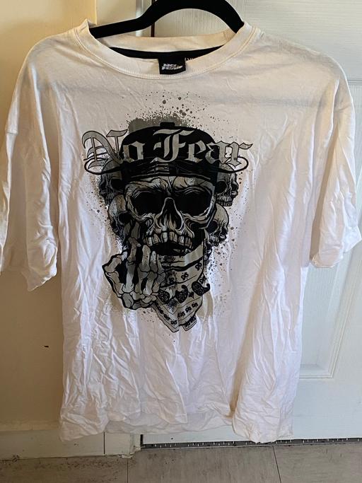  — Men’s no fear T-shirt Size XL.