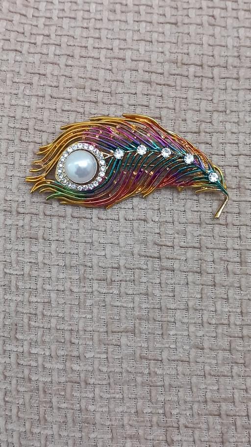  — vintage brooch