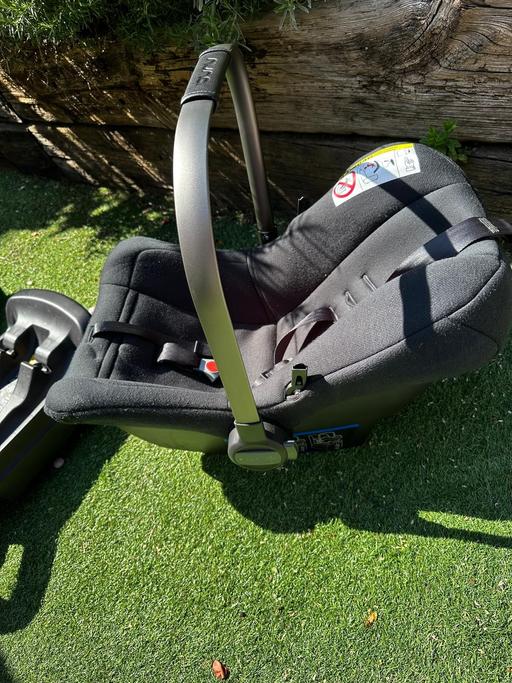  — Nuna Car Seat with buggy attachment