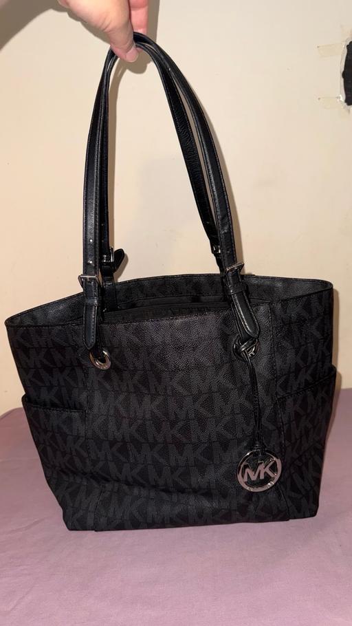  — Tote handbag
