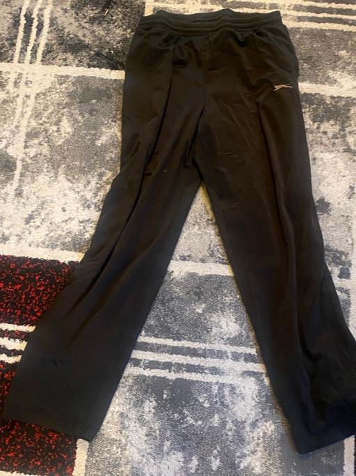  — Mens black slazenger jogging bottoms size M.