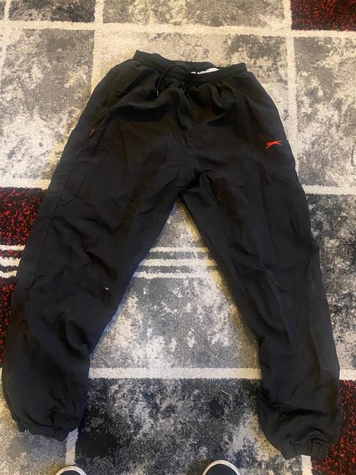  — Men’s black slazenger jogging bottoms L