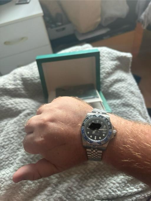  — Men’s watch