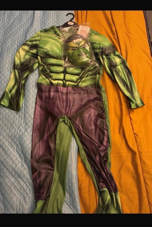  — The Hulk age 7-8 dress up costume with mask