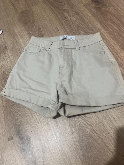  — Denim shorts beige size 6 new no tags