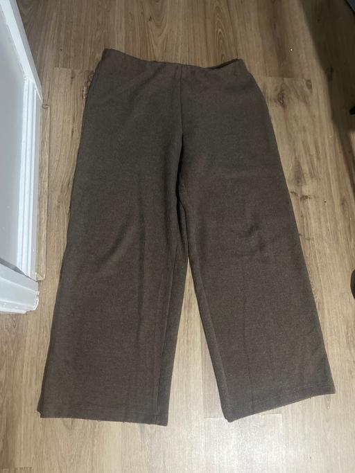  — Ribbed brown wide leg bottoms size 12/14
