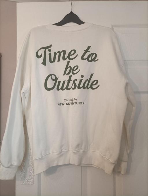  — ladies pull and bear sweatshirt