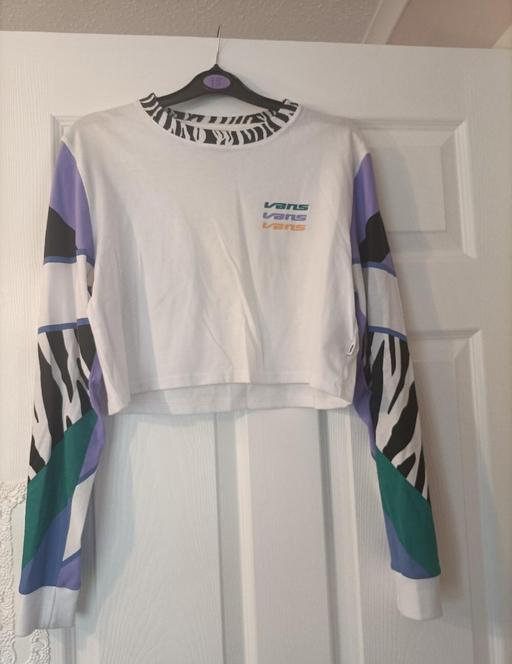  — vans cropped t-shirt