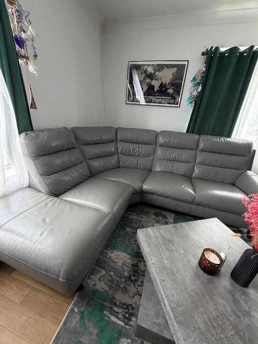  — DFS GENUINE LEATHER SOFA & Reclainer Chair