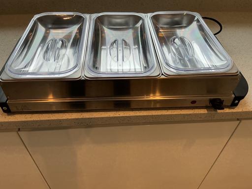  — Stainless steel food server and warmer