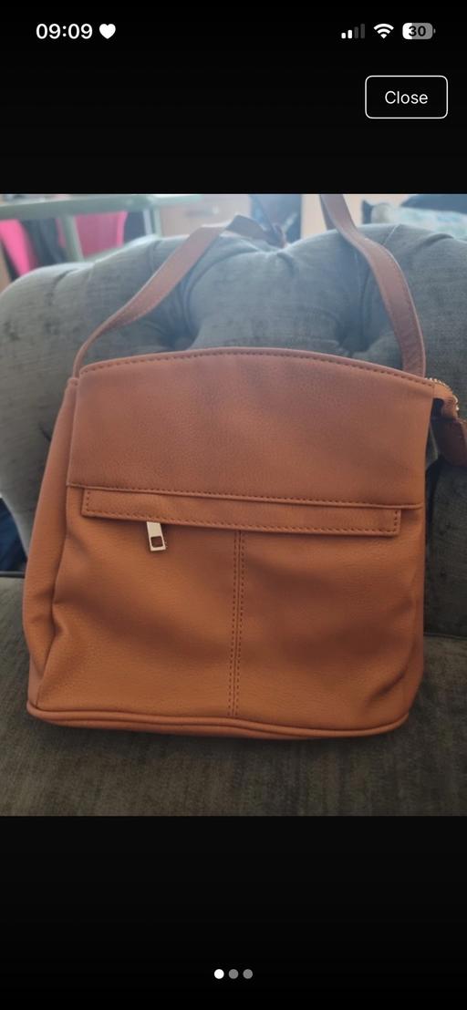  — Oasis crossbody