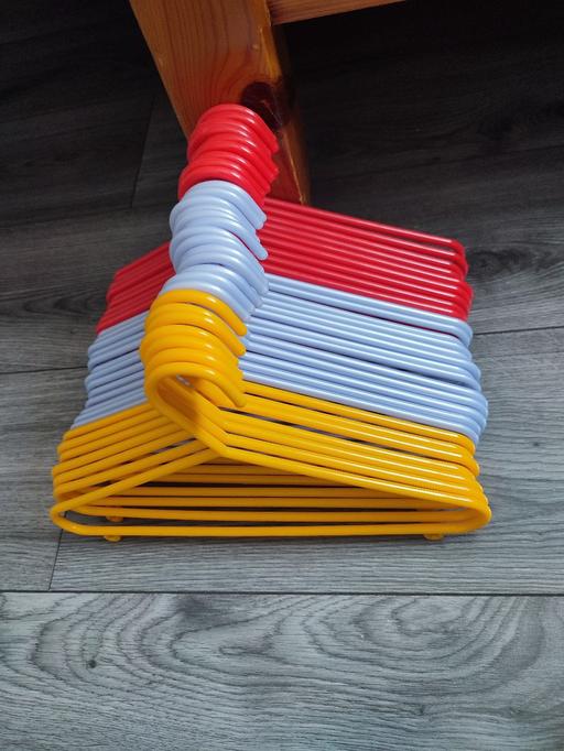  — kids hangers