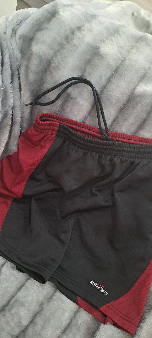  — Arthur Terry shorts Size L