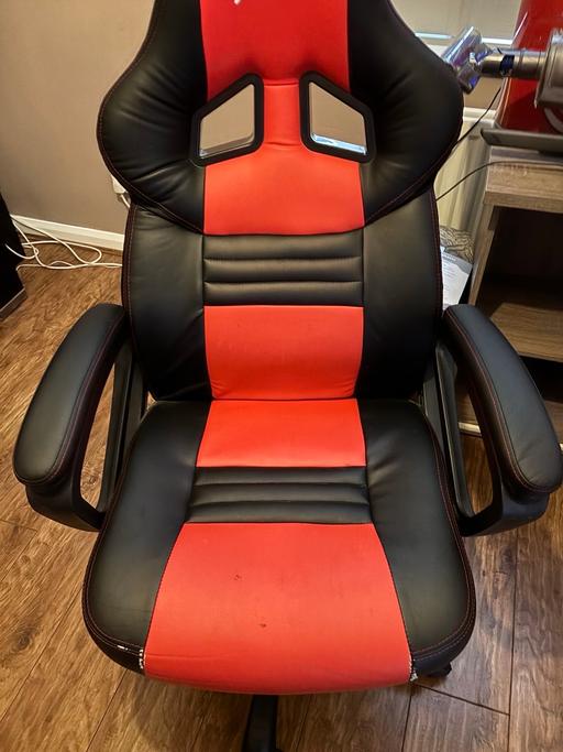  — Arozzi computer chair