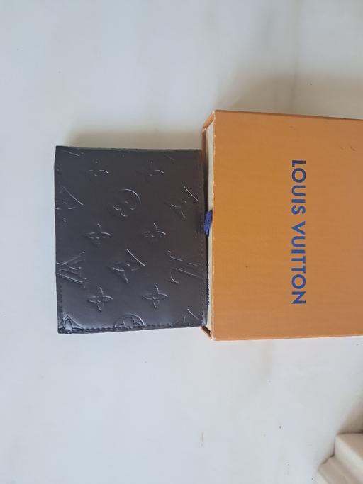  — BRAND NEW LV WALLET