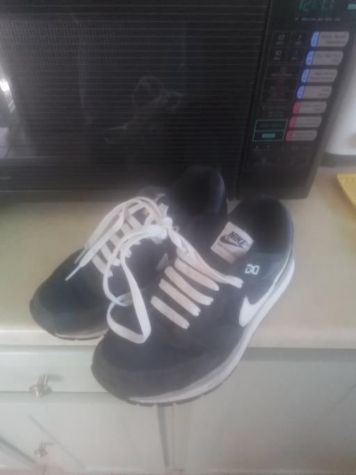  — NIKE TRAINERS