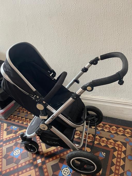  — Baby pram upto 4 years and new born baby seat