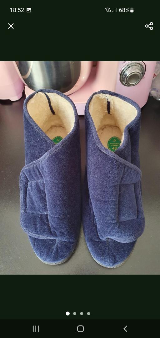  — men's Velcro slippers