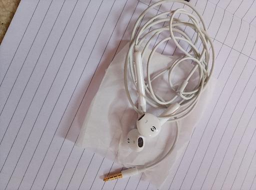  — Ear phones