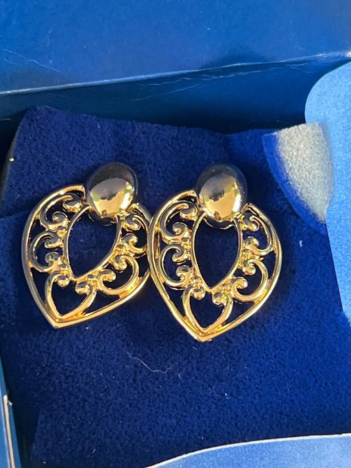  — Vintage Avon earrings