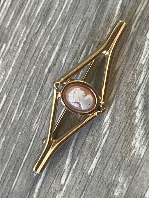  — Vintage cameo brooch