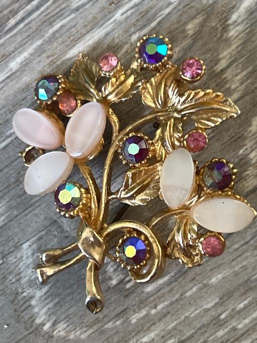  — Vintage brooch