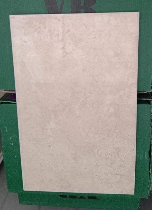  — 25x40 gloss beige wall tiles 21m2