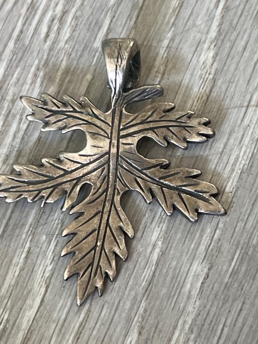  — Pendant